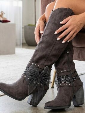 NOT RATED Moonshine Boots Women’s 8 Charcoal Gray